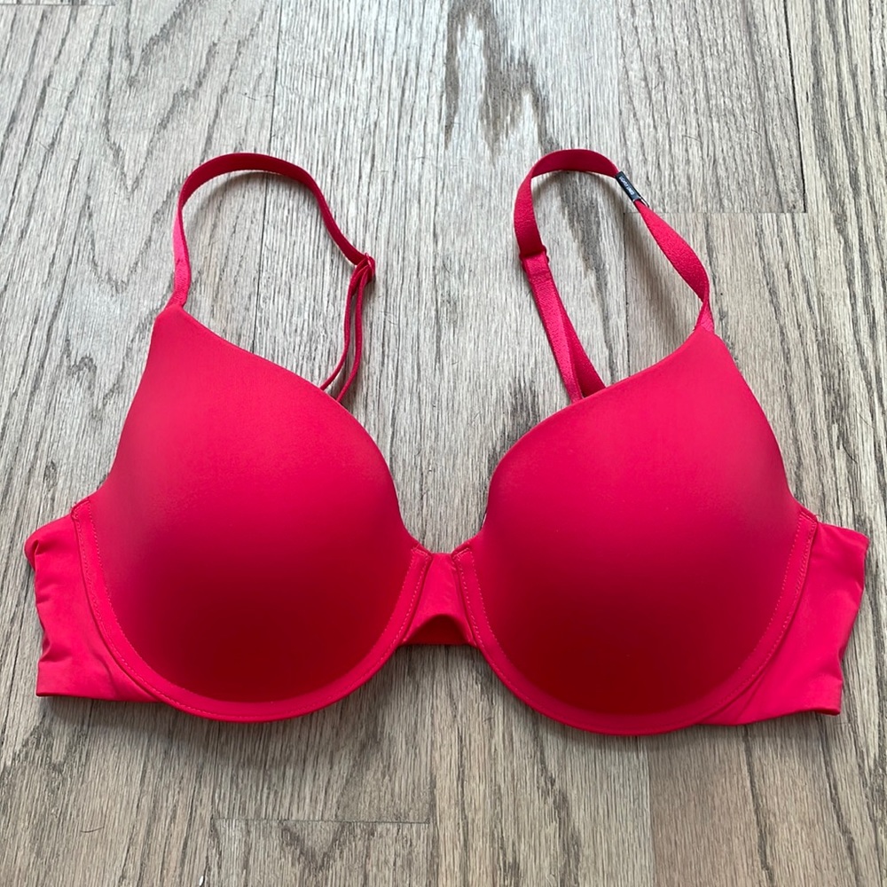 Red Victoria’s Secret Bra NWT